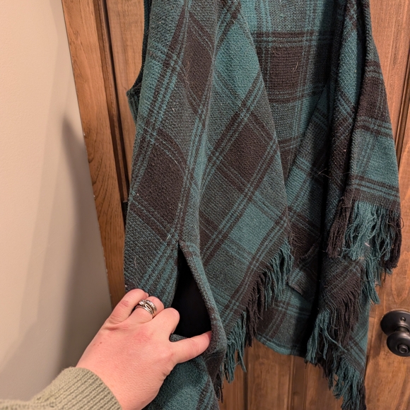 HYFVE Teal and Black Textured Vest - Picture 4 of 7